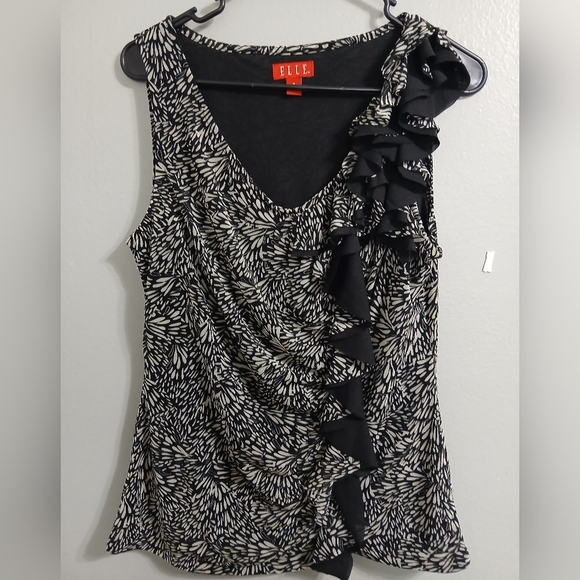 Elle Black and White Ruched Ruffled Sleeveless Blouse - Picture 2 of 6